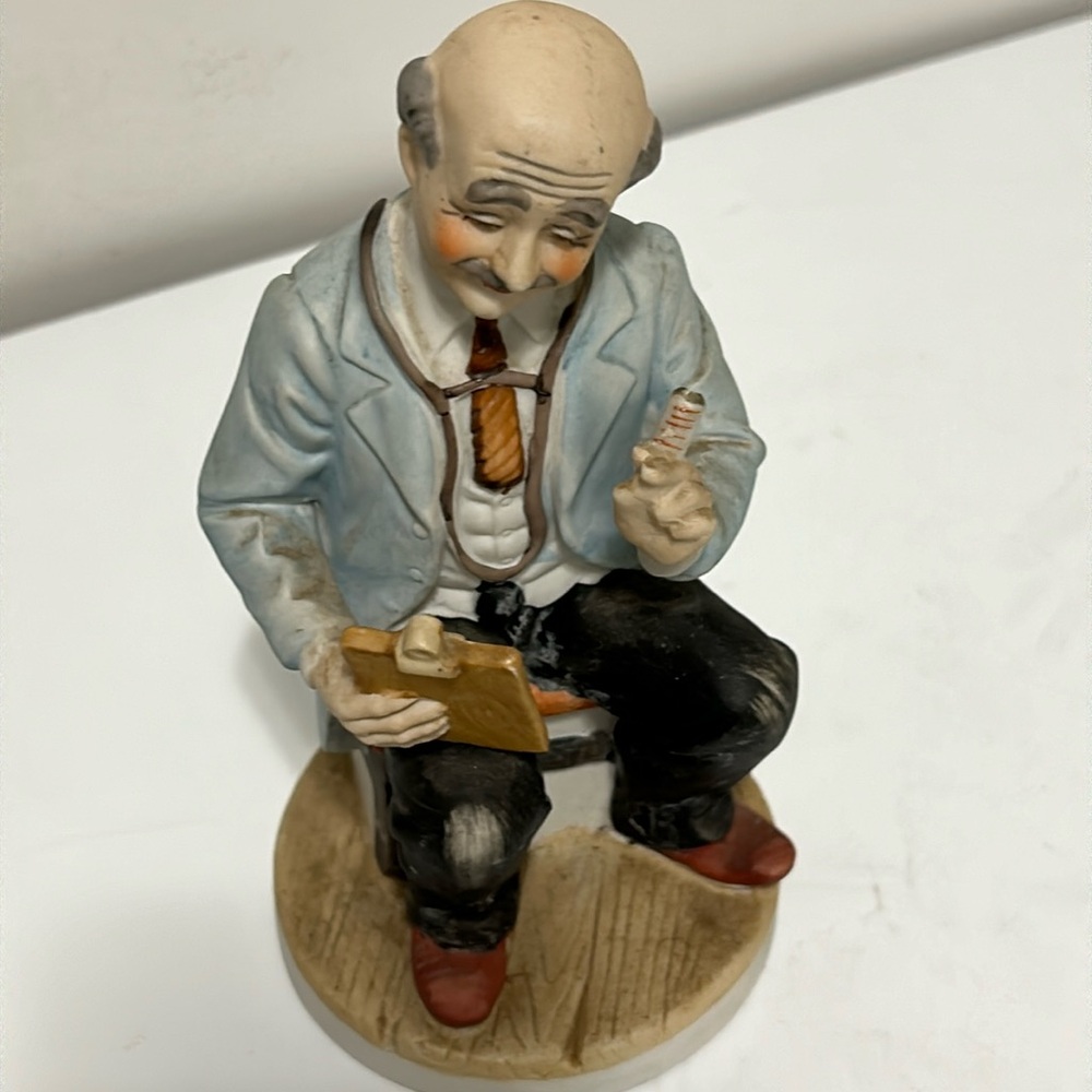 VINTAGE  PHARMACISTS  DOCTOR PORCELAIN